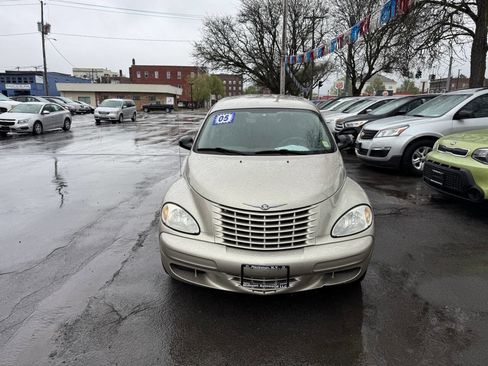 Used 2005 Chrysler PT Cruiser Touring FWD image 2
