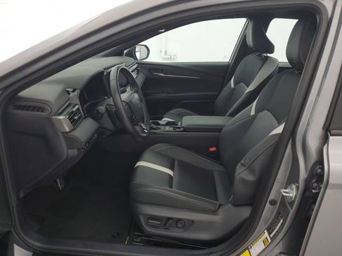 Used 2025 Toyota Camry SE w/ Convenience Package FWD image 17