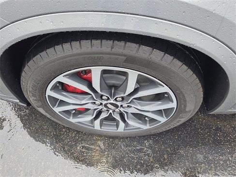 Used 2025 Cadillac XT6 Sport w/ Technology Package image 10