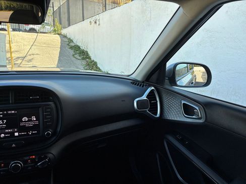 Used 2025 Kia Soul LX w/ LX Technology Package image 33