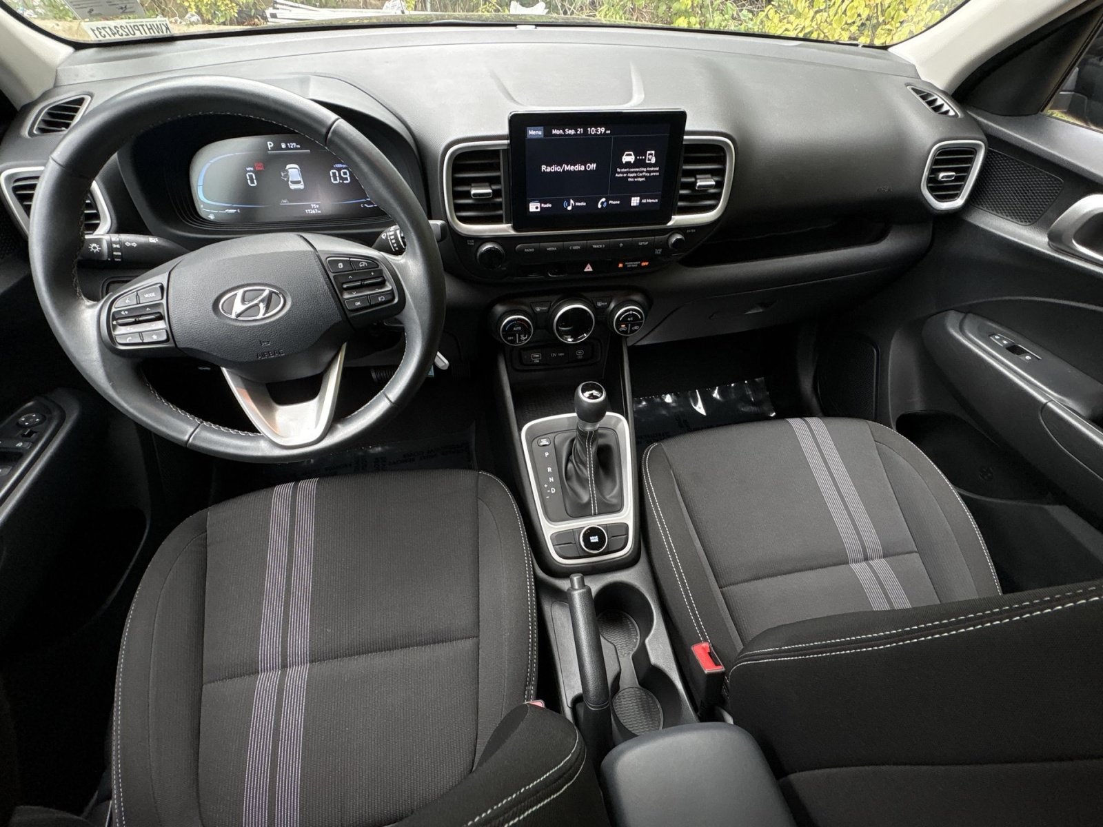 Certified 2023 Hyundai Venue SEL FWD image 23