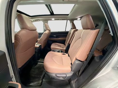 Used 2024 Toyota Grand Highlander AWD image 20