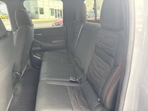 Used 2025 Nissan Frontier PRO-4X AWD/4WD image 18
