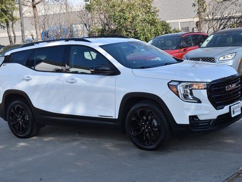 Used 2022 GMC Terrain SLT w/ Infotainment Package II image 5