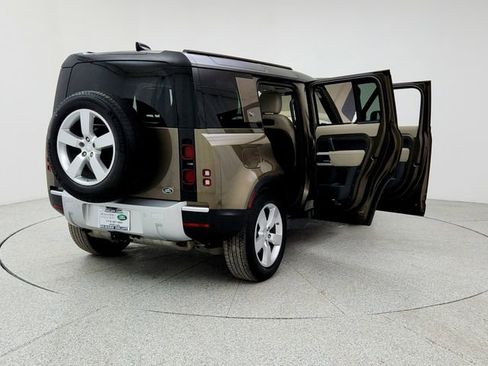 Used 2020 Land Rover Defender 110 First Edition image 11