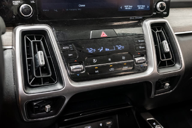 Used 2023 Kia Sorento EX w/ Panoramic Sunroof Package FWD image 19