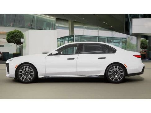 New 2026 BMW 740i xDrive w/ Premium Package image 4