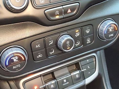 Used 2022 GMC Terrain AT4 image 21