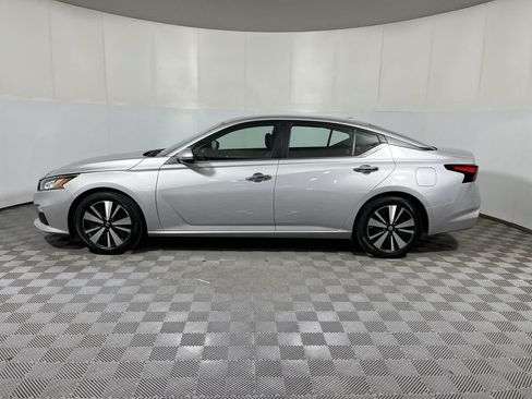 Used 2022 Nissan Altima 2.5 SV FWD image 5