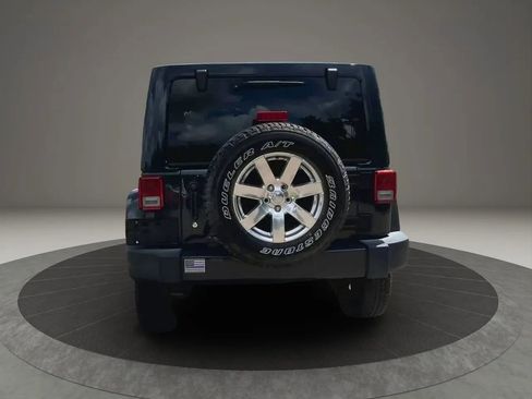Used 2017 Jeep Wrangler Unlimited Sahara w/ Dual Top Group AWD/4WD image 5