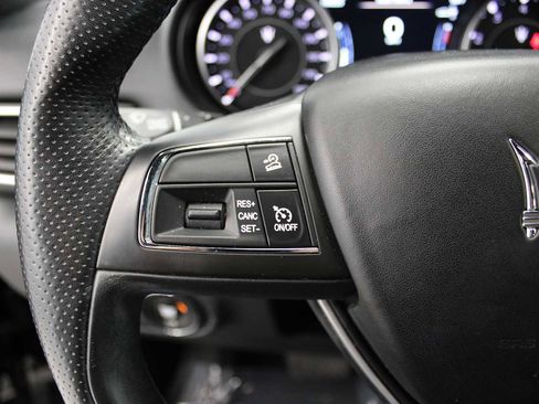 Used 2021 Maserati Levante image 21