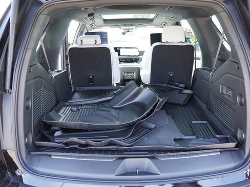 Used 2025 Chevrolet Tahoe Premier AWD/4WD image 24