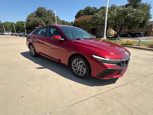 Used 2024 Hyundai Elantra SEL FWD image 9