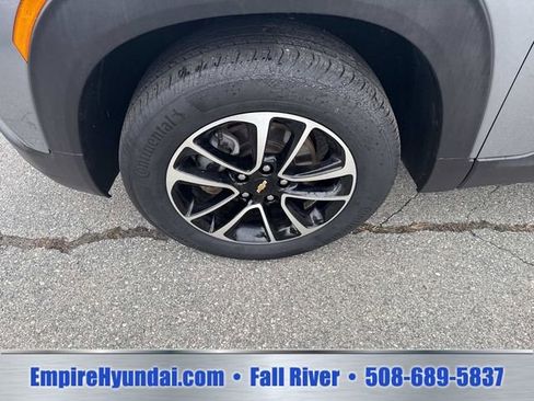 Used 2025 Chevrolet TrailBlazer LT AWD/4WD image 12