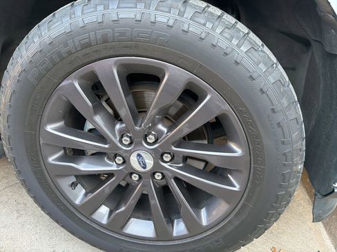 Used 2019 Ford Expedition Limited image 4