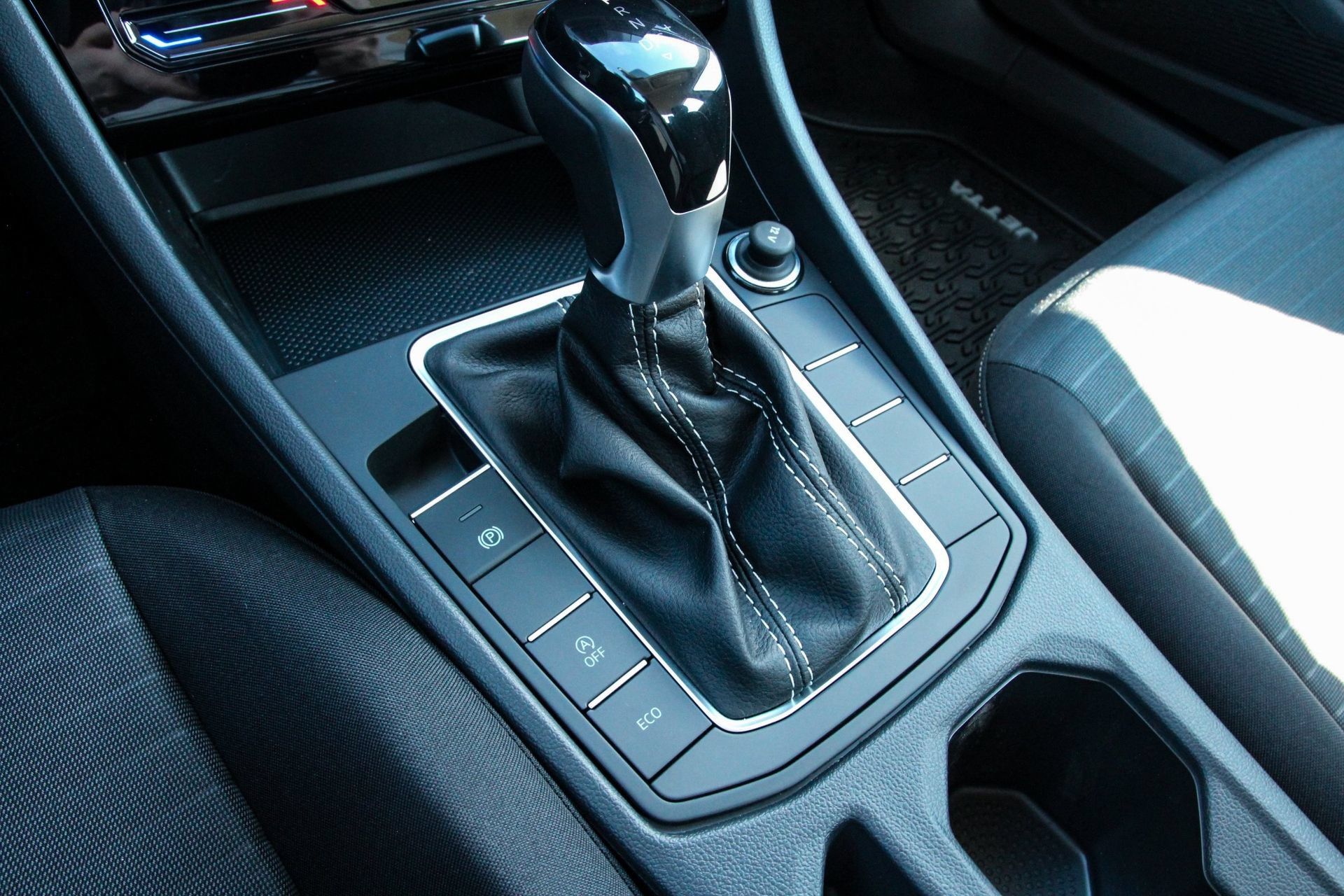 Certified 2026 Volkswagen Jetta SE FWD image 20