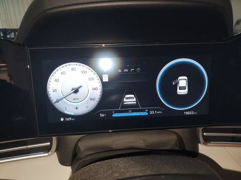 Used 2024 Hyundai Elantra Limited FWD image 21