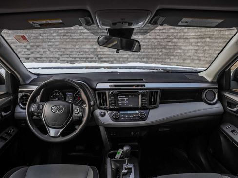 Used 2018 Toyota RAV4 XLE image 25