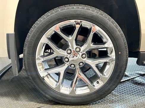 Used 2017 Chevrolet Suburban Premier AWD/4WD image 33