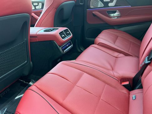 New 2026 Mercedes-Benz GLS 580 4MATIC image 19