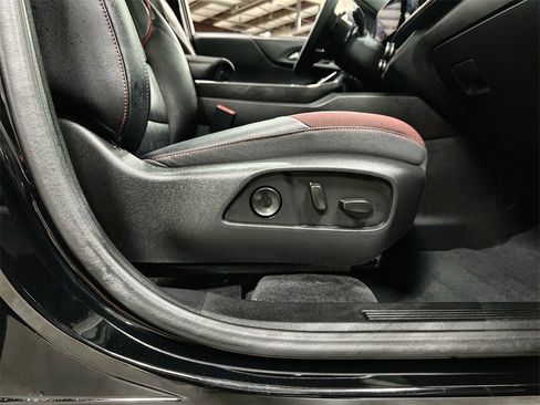 Used 2025 Chevrolet Equinox RS w/ Convenience Package III image 28