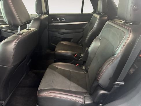Used 2018 Ford Explorer XLT w/ Equipment Group 202A AWD/4WD image 21