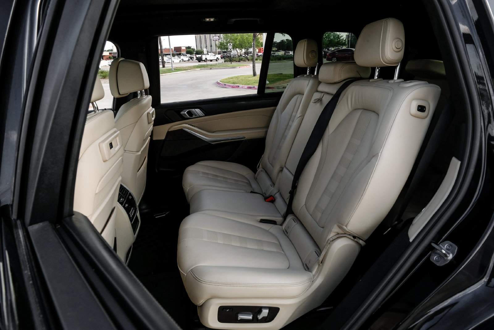 Used 2021 BMW X7 xDrive40i w/ M Sport Package AWD/4WD image 45