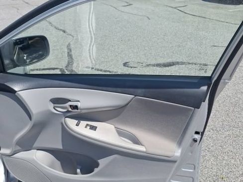 Used 2013 Toyota Corolla LE FWD image 19
