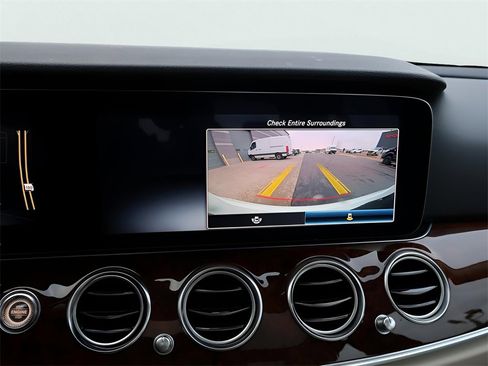 Used 2019 Mercedes-Benz E 300 4MATIC image 25