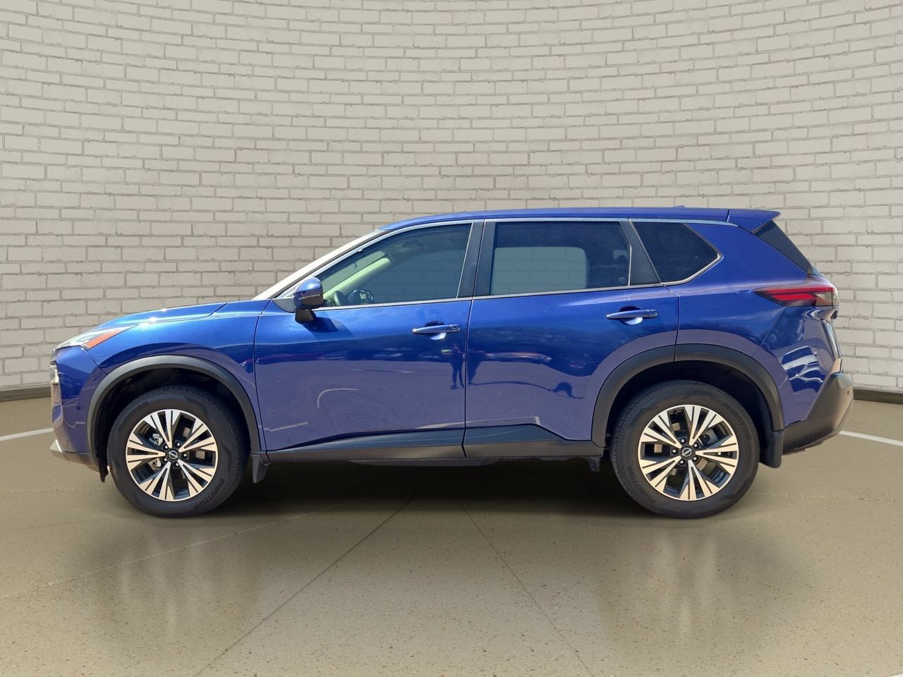 Used 2023 Nissan Rogue SV FWD image 8