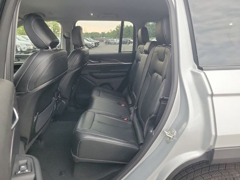 Certified 2023 Jeep Grand Cherokee Limited image 10