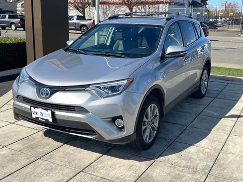 Used 2017 Toyota RAV4 Limited image 5