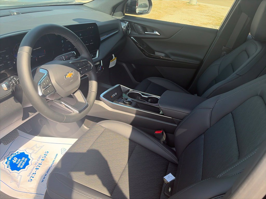 New 2027 Chevrolet Equinox LT w/ Convenience Package II AWD/4WD image 16