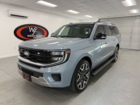 New 2026 Ford Expedition Platinum image 2