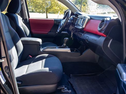 Used 2016 Toyota Tacoma SR5 image 19