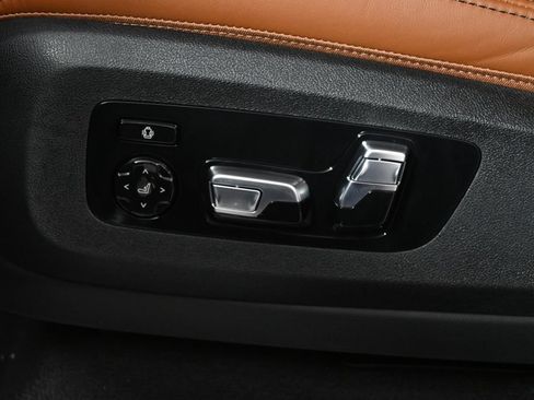 Used 2027 BMW X7 M60i AWD/4WD image 27