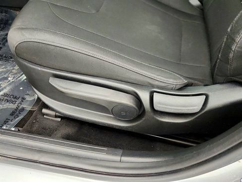 Used 2023 Hyundai Elantra SEL image 11