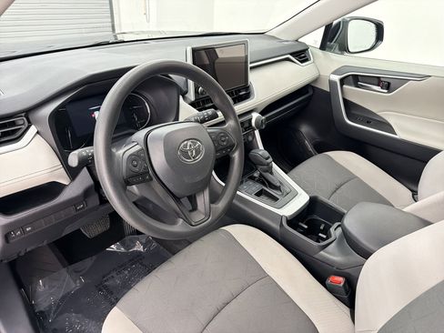 Used 2025 Toyota RAV4 XLE w/ Convenience Package FWD image 4