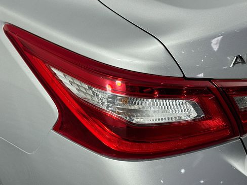 Used 2017 Nissan Altima 2.5 SV image 35