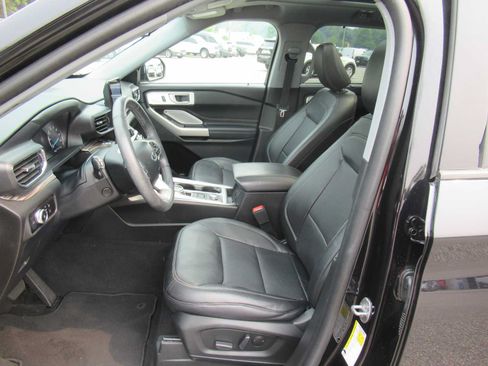 Used 2023 Ford Explorer Limited w/ Limited Technology Package AWD/4WD image 13