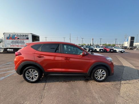 Used 2016 Hyundai Tucson SE w/ Option Group 02 AWD/4WD image 4