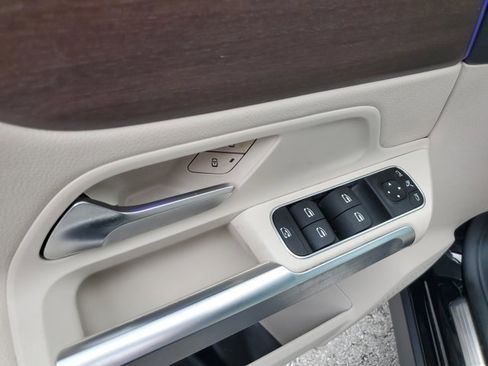 Used 2022 Mercedes-Benz GLB 250 image 21