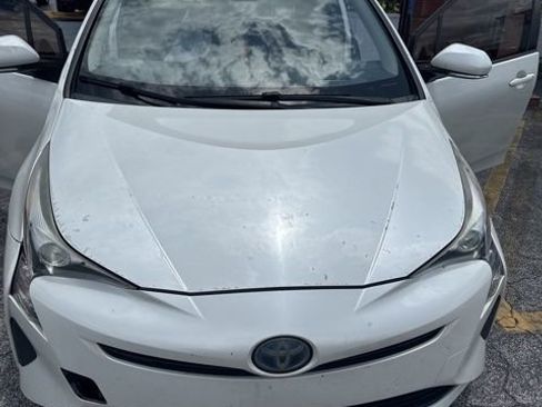 Used 2016 Toyota Prius Three w/ Advanced Technology Package FWD image 2