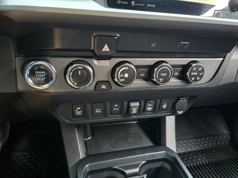 Used 2019 Toyota Tacoma TRD Off-Road w/ Technology Package image 22