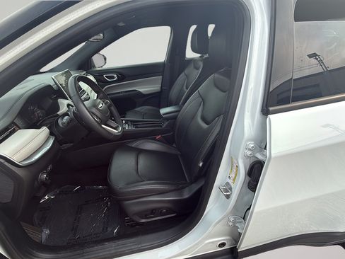 Used 2025 Jeep Compass Limited AWD/4WD image 31