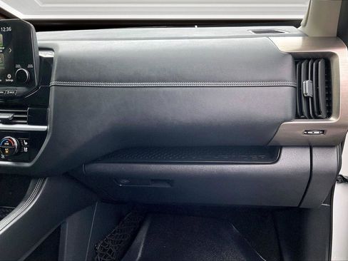 Used 2024 Nissan Pathfinder Platinum image 16