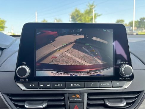 Used 2025 Nissan Altima 2.5 SV FWD image 61