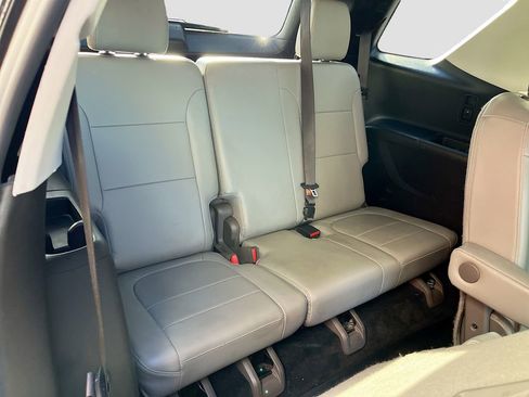 Used 2021 Chevrolet Traverse RS image 29