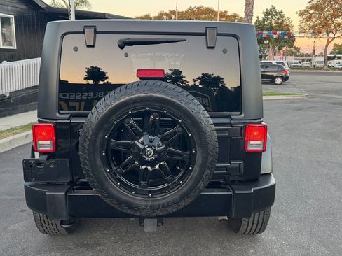 Used 2016 Jeep Wrangler Unlimited Sahara w/ Connectivity Group image 8