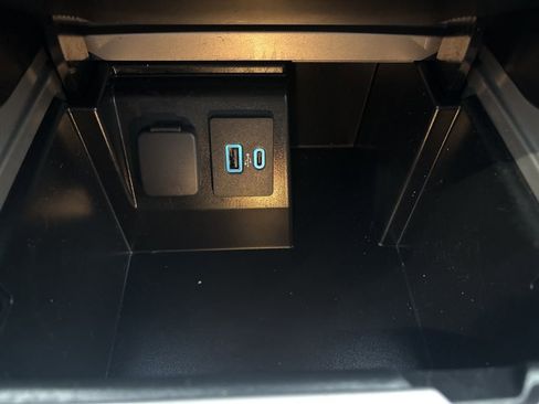 Used 2023 Ford Explorer XLT w/ Equipment Group 202A image 30